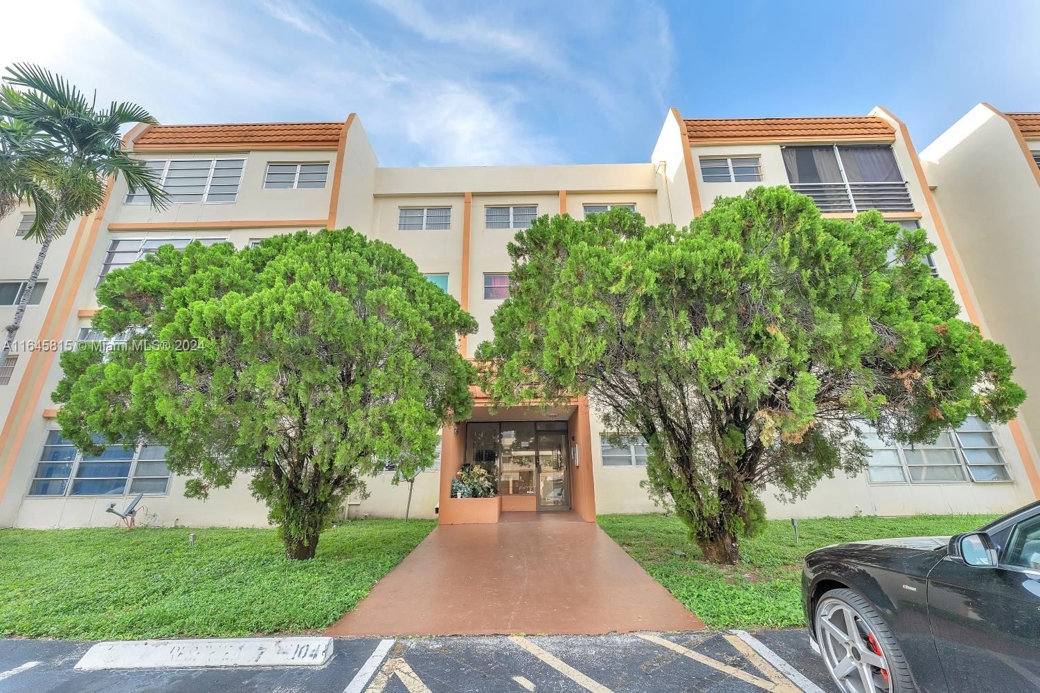 Real estate property located at 2551 41st Ave #303, Broward, CYPRESS TREE CONDO BLDG 7, Lauderhill, FL