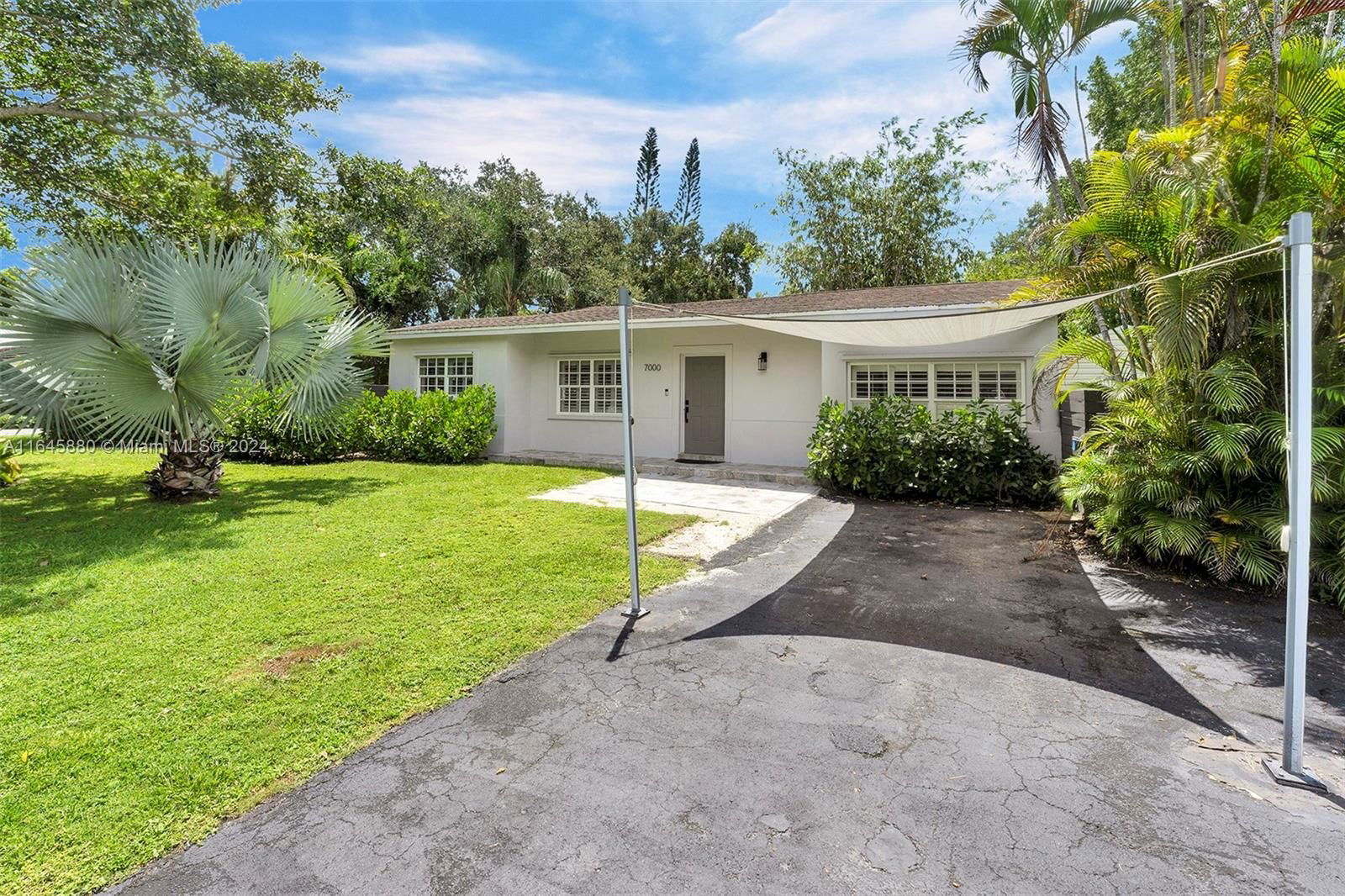 Real estate property located at 7000 59th St, Miami-Dade, CAROLE HELMS MANOR, Miami, FL