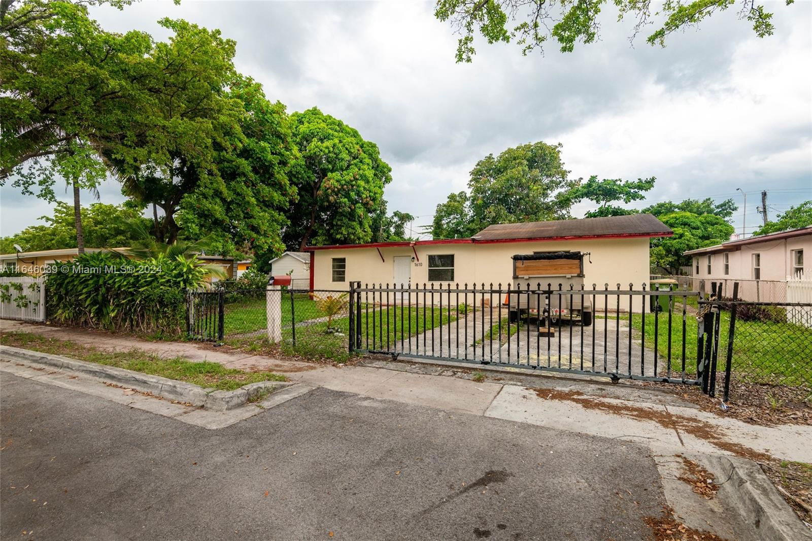 Real estate property located at 1610 120th St, Miami-Dade, SUNKIST GROVE, North Miami, FL