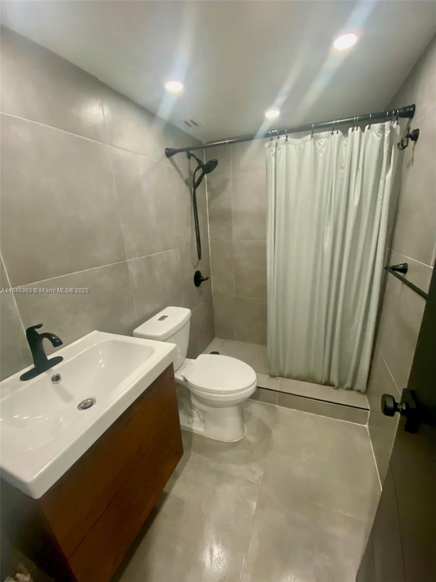 Real estate property located at 2100 Sans Souci Blvd C902, Miami-dade, Bayview Towers Condo Nort, North Miami, FL