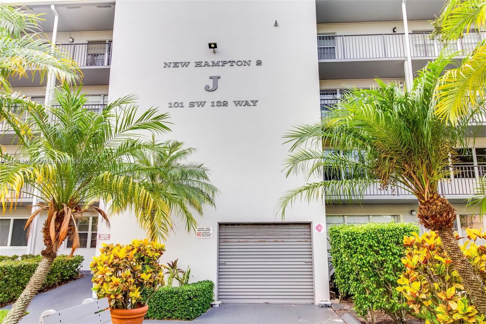 Real estate property located at 101 132nd Way #113J, Broward, NEW HAMPTON AT CENTURY VI, Pembroke Pines, FL