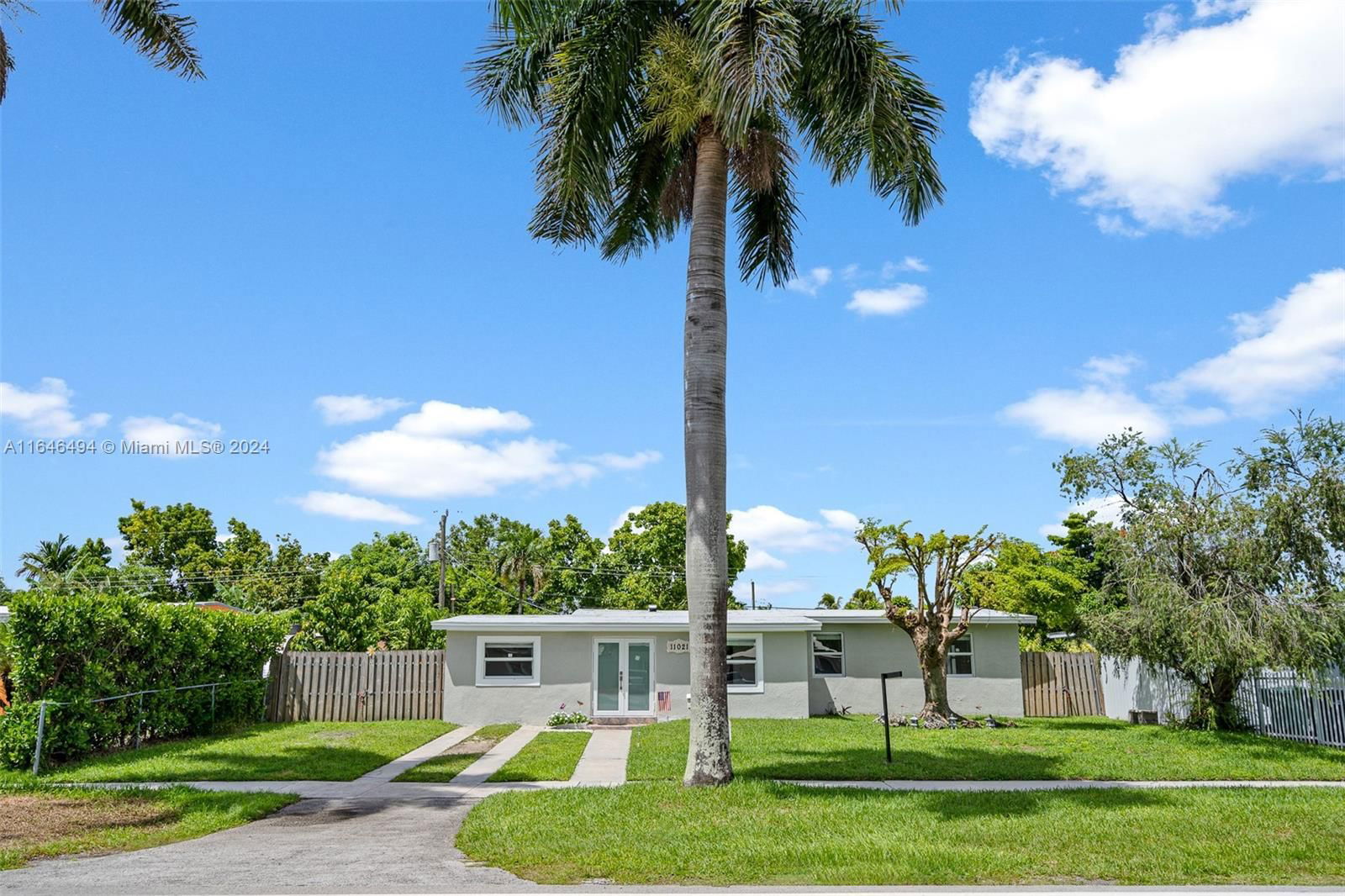 Real estate property located at 11021 47th Ter, Miami-Dade, WESTWOOD LAKE 3RD ADDN, Miami, FL