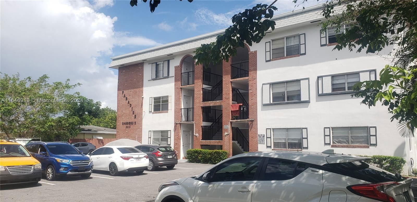 Real estate property located at 2415 Lincoln St #204, Broward, PARADISE GARDENS II CONDO, Hollywood, FL