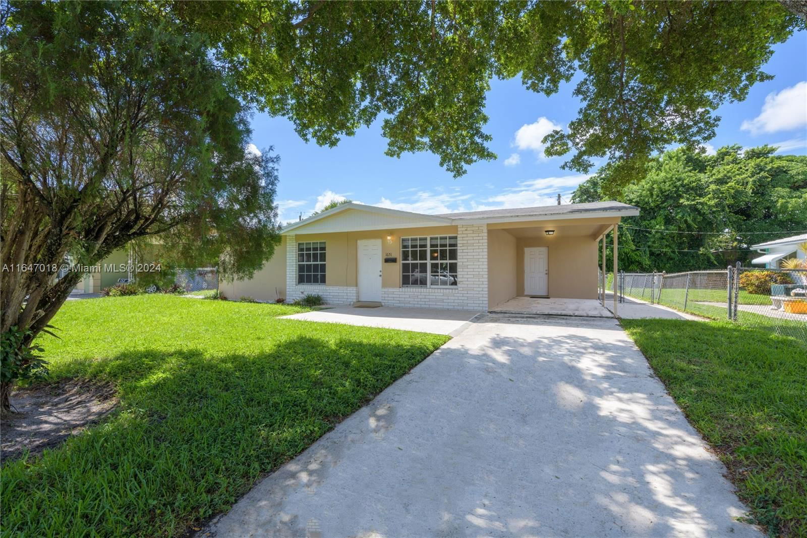 Real estate property located at 1651 35th St, Palm Beach, DATURA PARK 2 IN PB 27 PG, Riviera Beach, FL