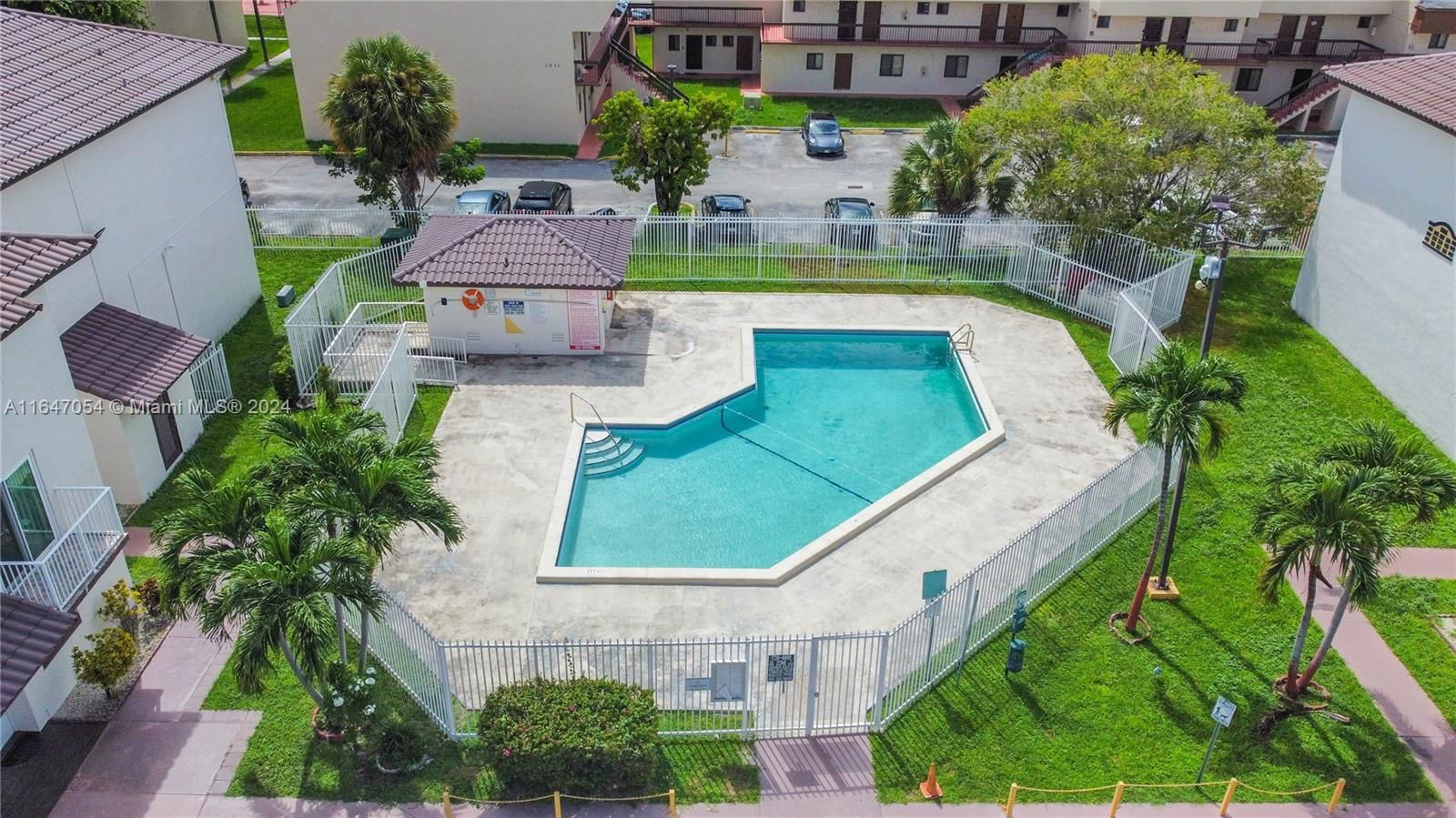 Real estate property located at 1000 104th Ct D-302, Miami-Dade, TRAIL HEIGHTS GARDENS CON, Miami, FL