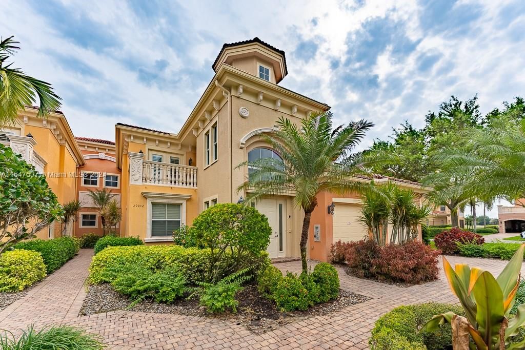 Real estate property located at 545 AVELLINO ISLES CIR #102, Collier, Avellino Isles A Condo, Naples, FL