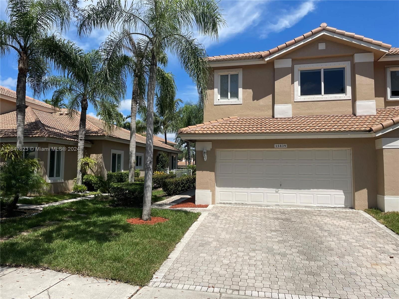 Real estate property located at 15839 12th St, Broward, HOLLYWOOD LAKES COUNTRY CL, Pembroke Pines, FL