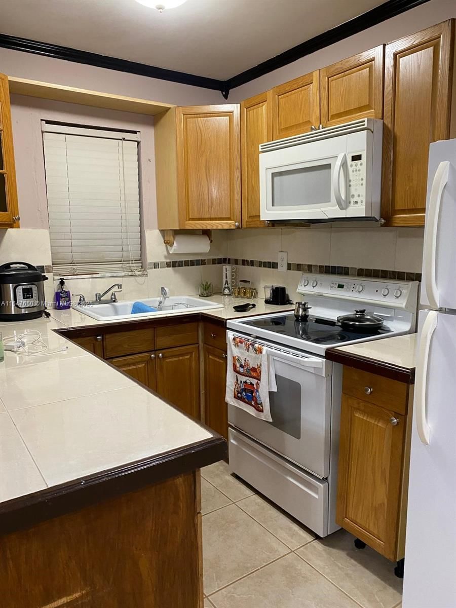 Real estate property located at 4050 135th St #20-1, Miami-dade, Villa Biscaya Jardines Co, Opa-Locka, FL