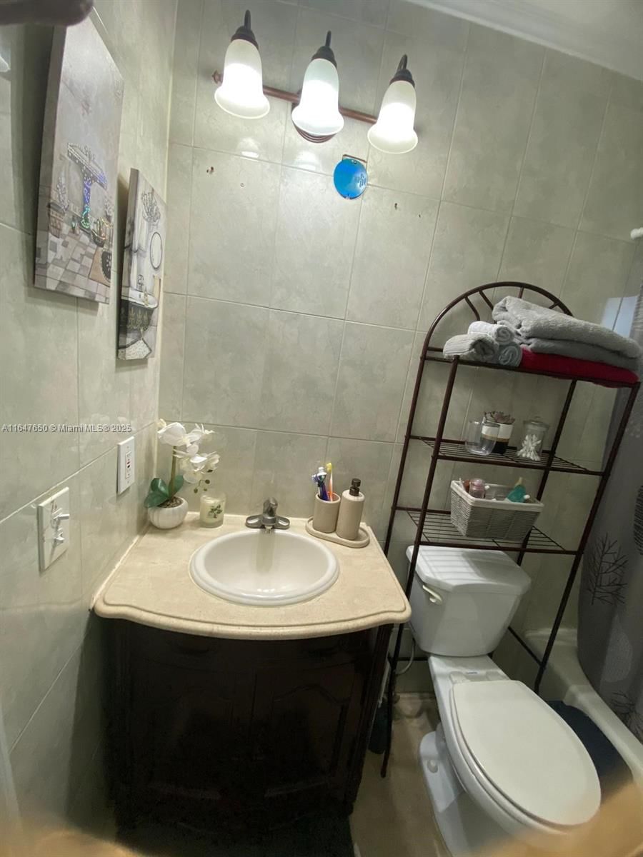Real estate property located at 4050 135th St #20-1, Miami-dade, Villa Biscaya Jardines Co, Opa-Locka, FL