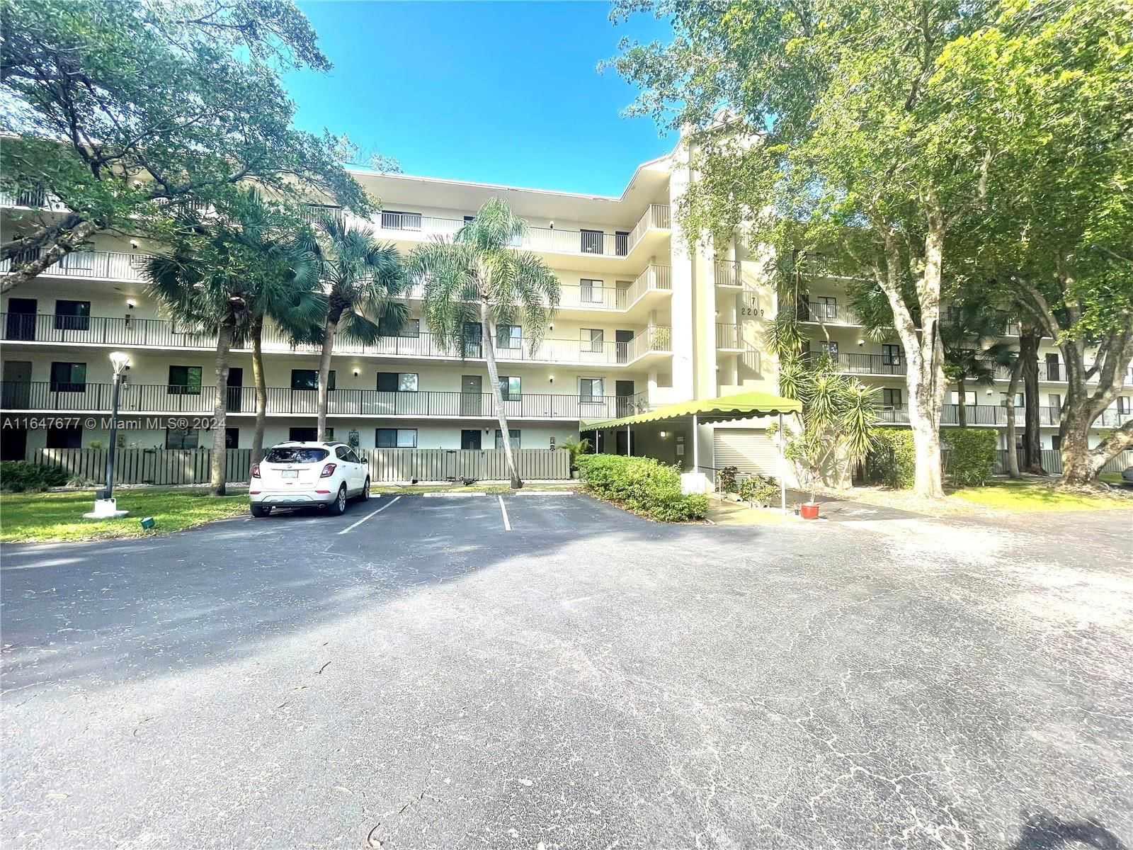 Real estate property located at 2209 Cypress Bend Dr #304, Broward, CYPRESS BEND CONDOMINIUM, Pompano Beach, FL