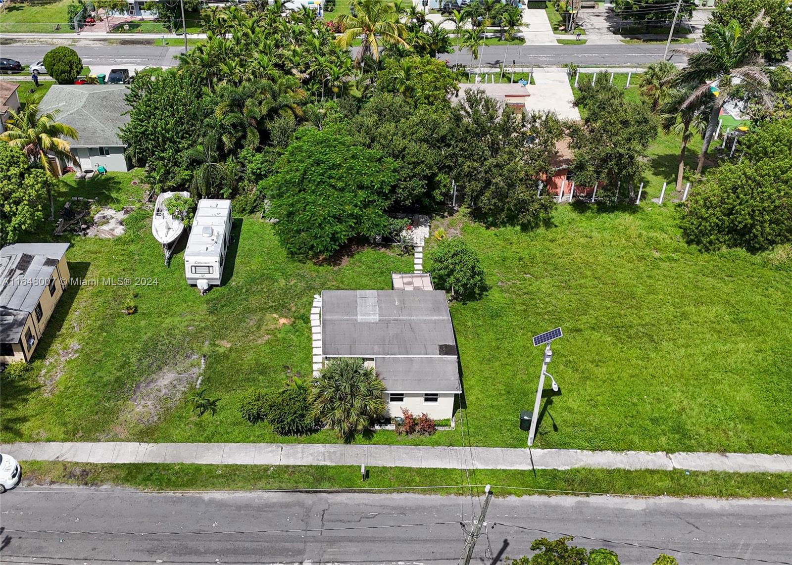 Real estate property located at 223 13th Ct, Broward, SUN GARDENS, Dania Beach, FL