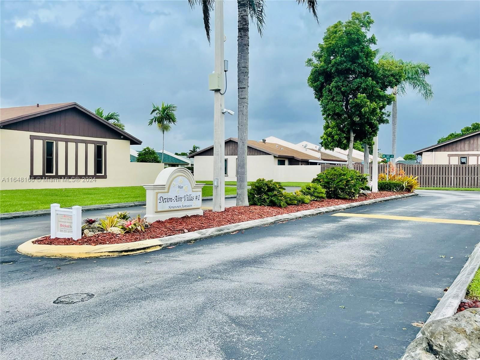 Real estate property located at 11017 122nd Ct ., Miami-Dade, DEVON-AIRE VILLAS SEC 2, Miami, FL