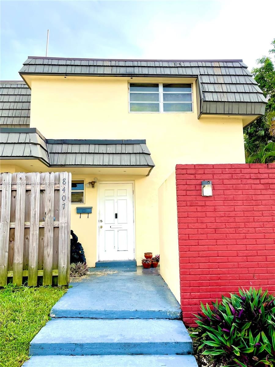 Real estate property located at 8407 137th Ave #8407, Miami-Dade, KENDALE LK TOWNHOUSE COND, Miami, FL