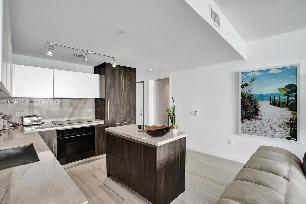 Real estate property located at 3131 7th Ave #3504, Miami-dade, One Paraiso Condo, Miami, FL