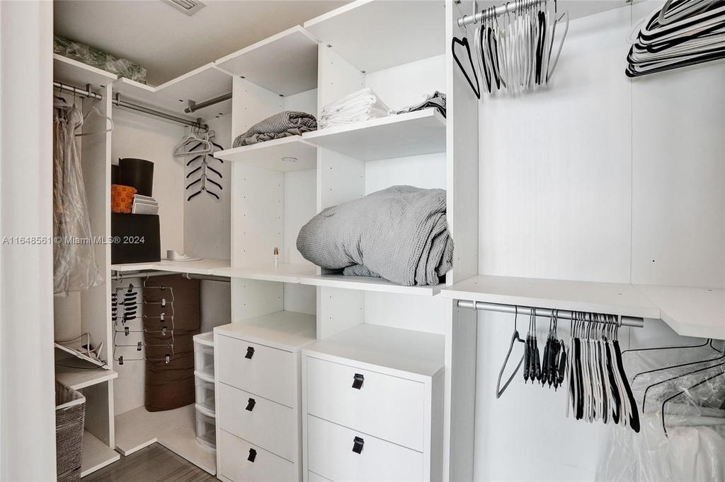 Real estate property located at 3131 7th Ave #3504, Miami-dade, One Paraiso Condo, Miami, FL