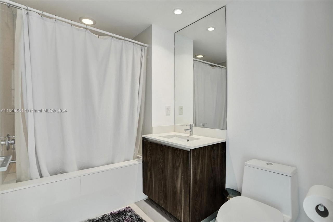 Real estate property located at 3131 7th Ave #3504, Miami-dade, One Paraiso Condo, Miami, FL