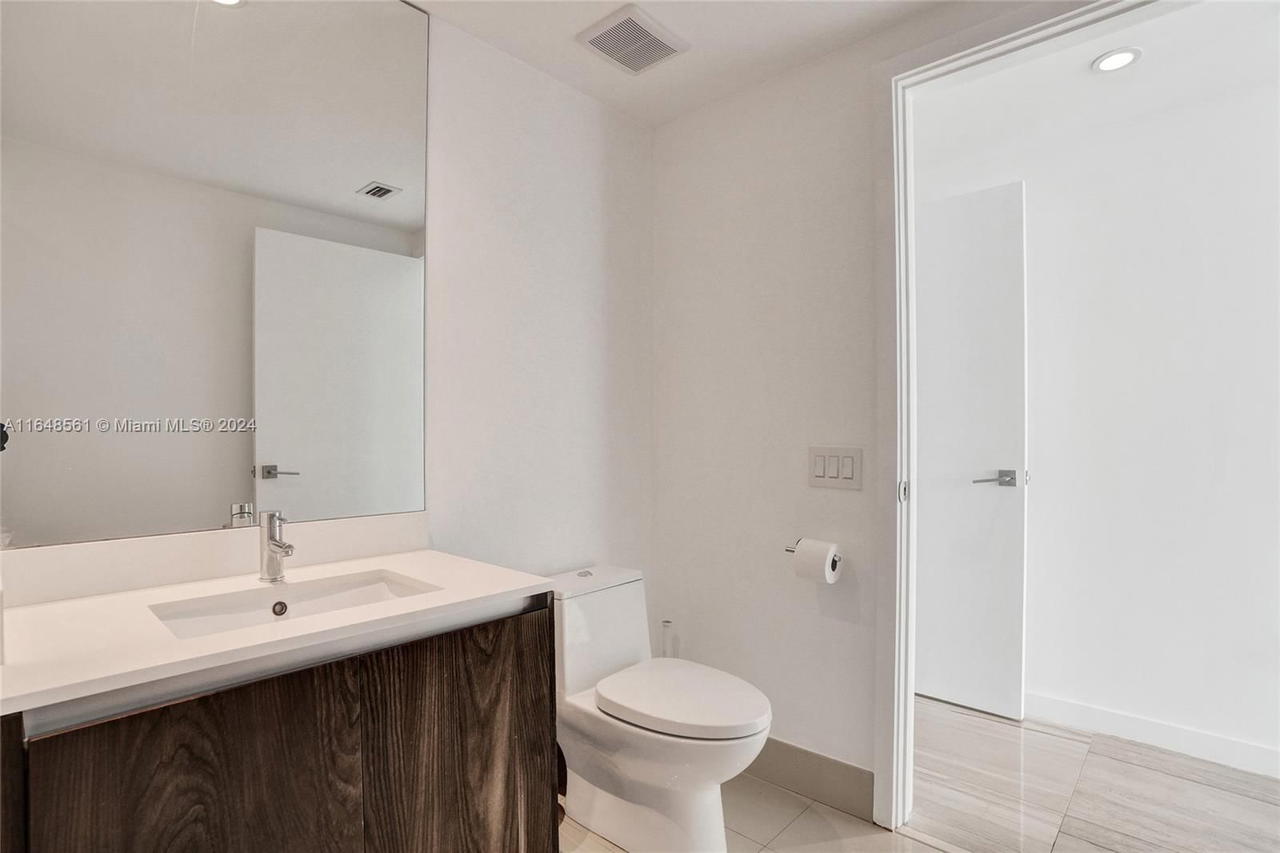 Real estate property located at 3131 7th Ave #3504, Miami-dade, One Paraiso Condo, Miami, FL