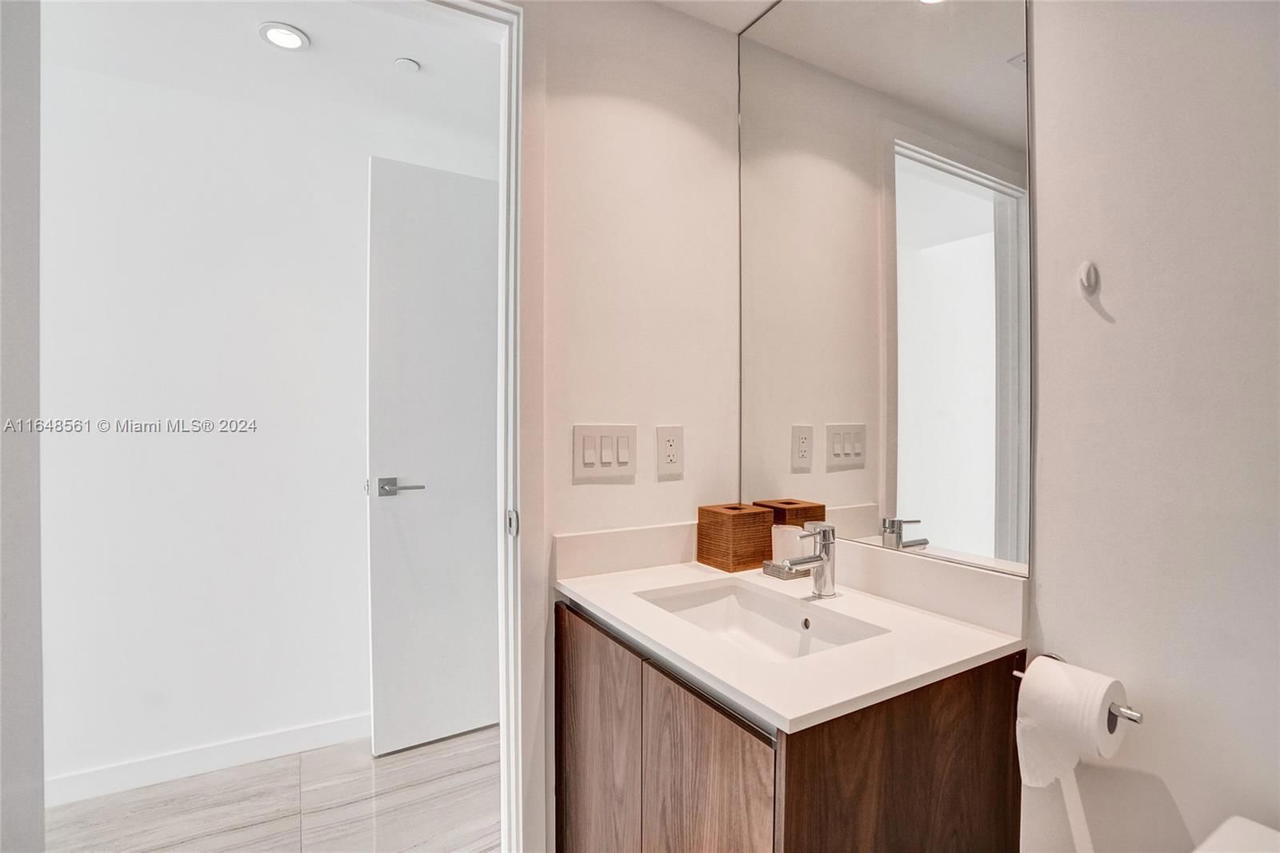 Real estate property located at 3131 7th Ave #3504, Miami-dade, One Paraiso Condo, Miami, FL