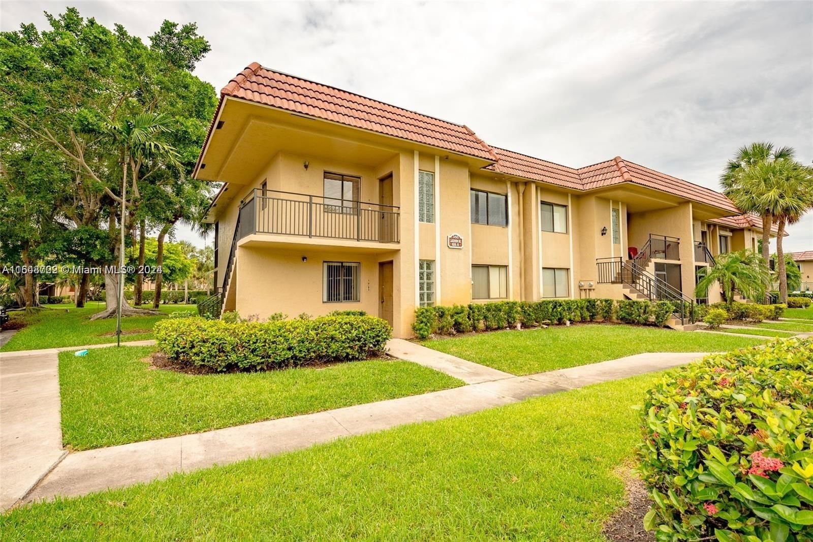 Real estate property located at 350 Lakeview Dr #201, Broward, RACQUET CLUB APTS AT BONA, Weston, FL