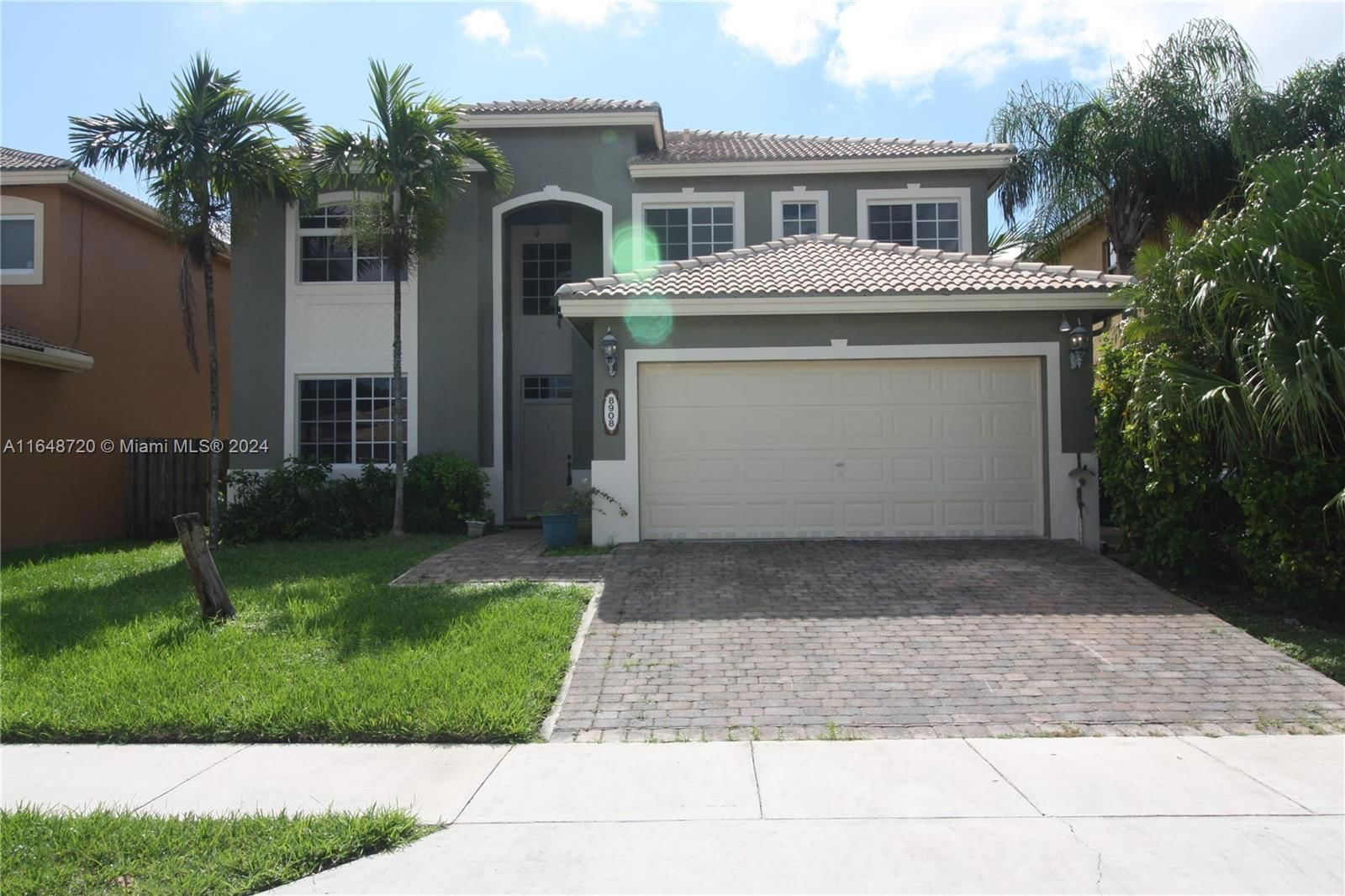 Real estate property located at 8908 211th Ln, Miami-Dade, PELICAN BAY AT OLD CUTLER, Cutler Bay, FL