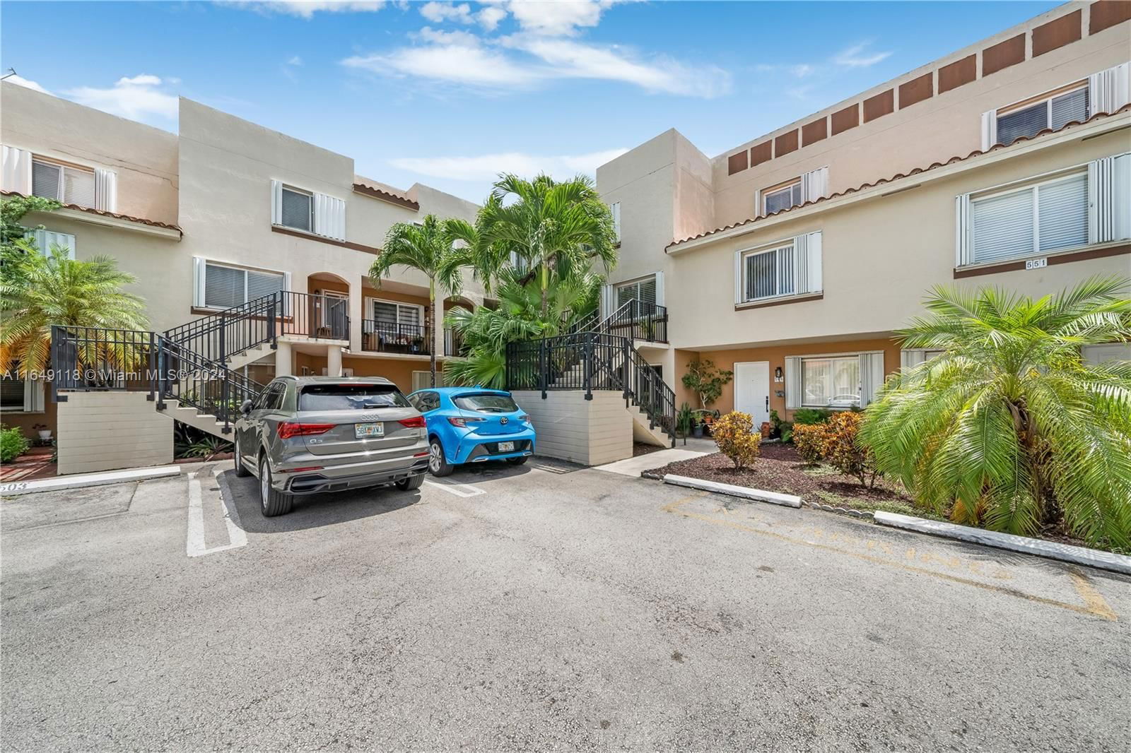 Real estate property located at 551 82nd Ave #519, Miami-Dade, CHATEAUBLEAU VILLAS MIDWA, Miami, FL