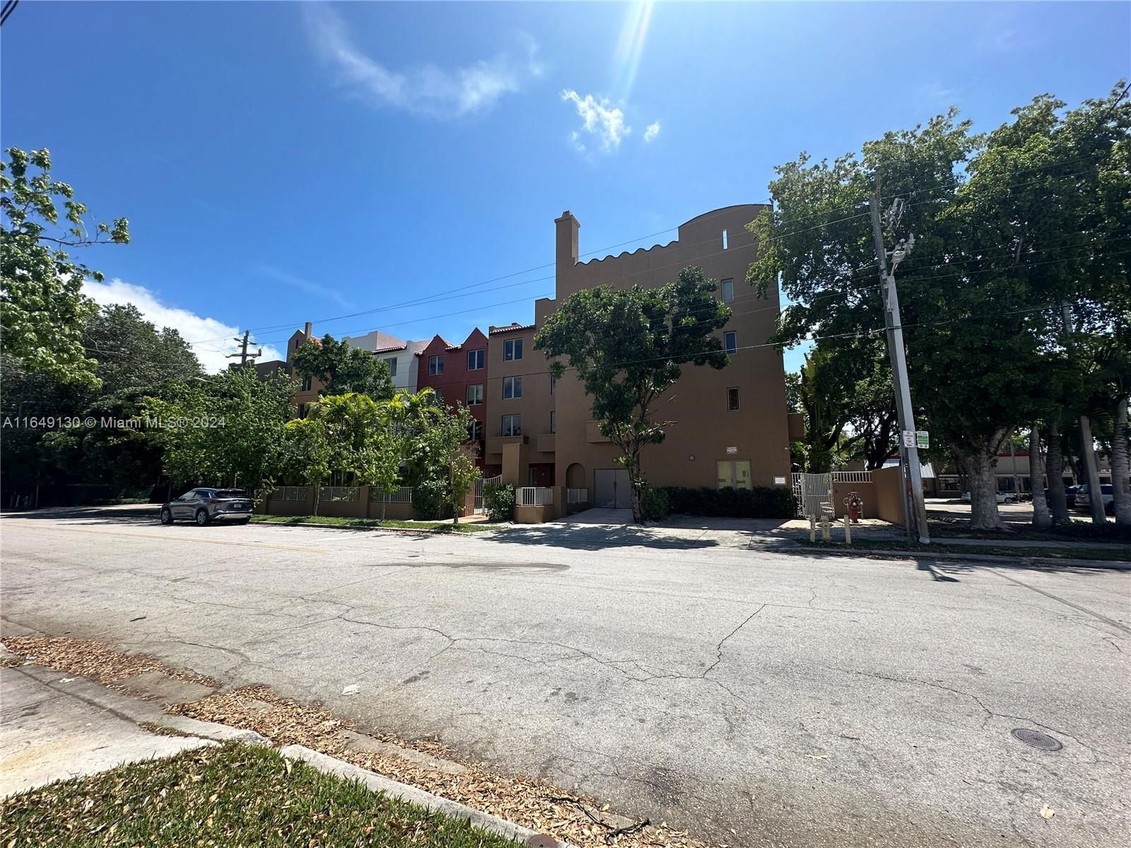 Real estate property located at 2630 28th St #46, Miami-Dade, DIXIE GROVE RESIDENCES CO, Miami, FL