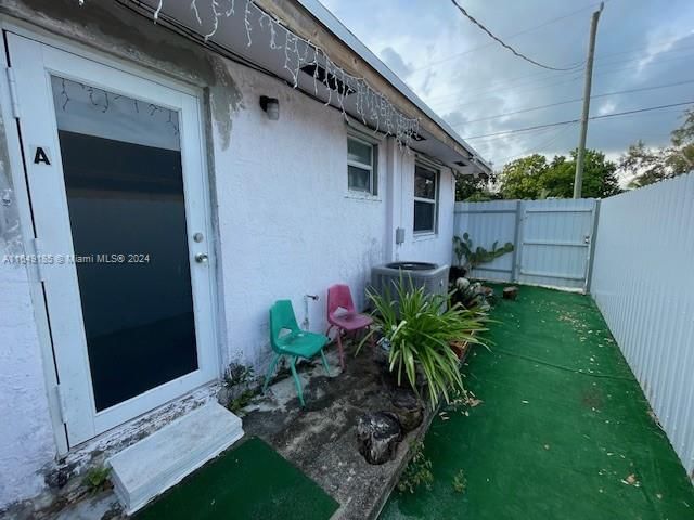 Real estate property located at 2130 43rd St, Miami-Dade, GREEN CLOSE, Miami, FL