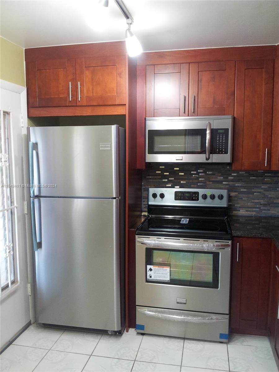 Real estate property located at 1401 191st St D205, Miami-Dade, ROLLING GREEN CONDO D, Miami, FL