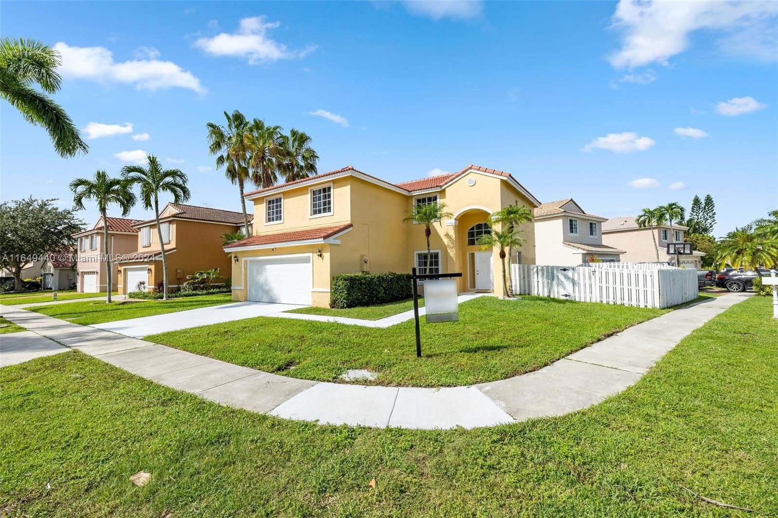 Real estate property located at 18800 11th St, Broward, CHAPEL TRAIL II, Pembroke Pines, FL