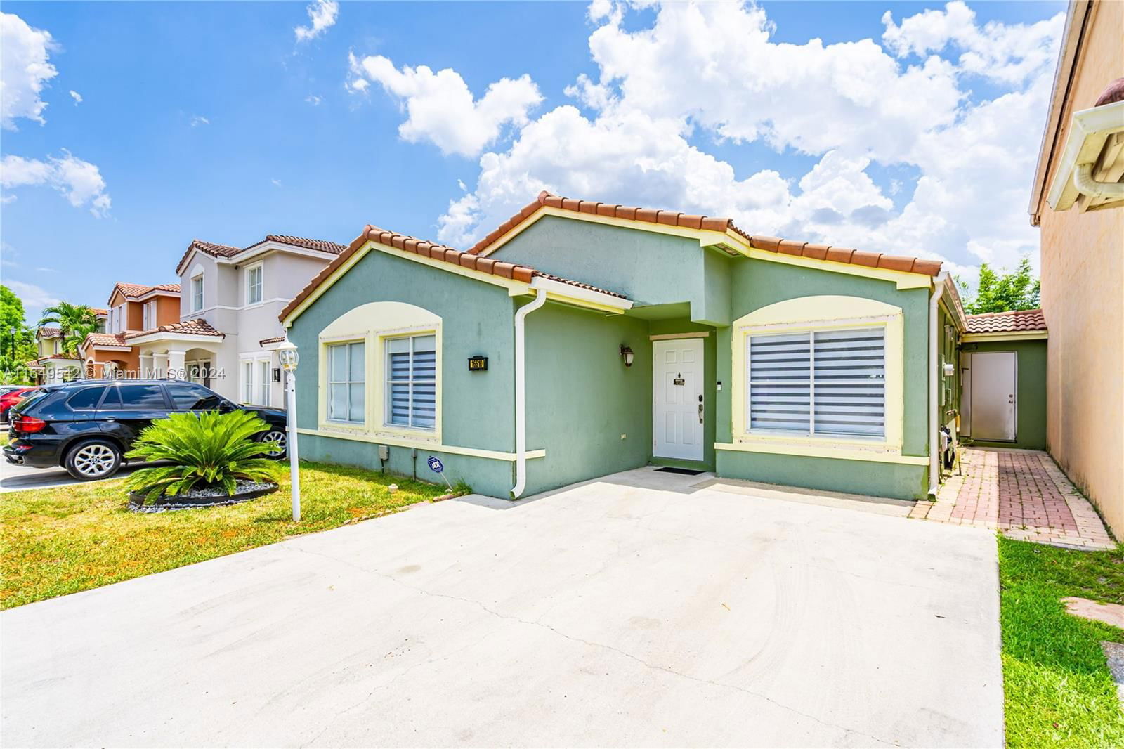 Real estate property located at 16610 97th Ter, Miami-Dade, FOREST LAKES VILLAS, Miami, FL