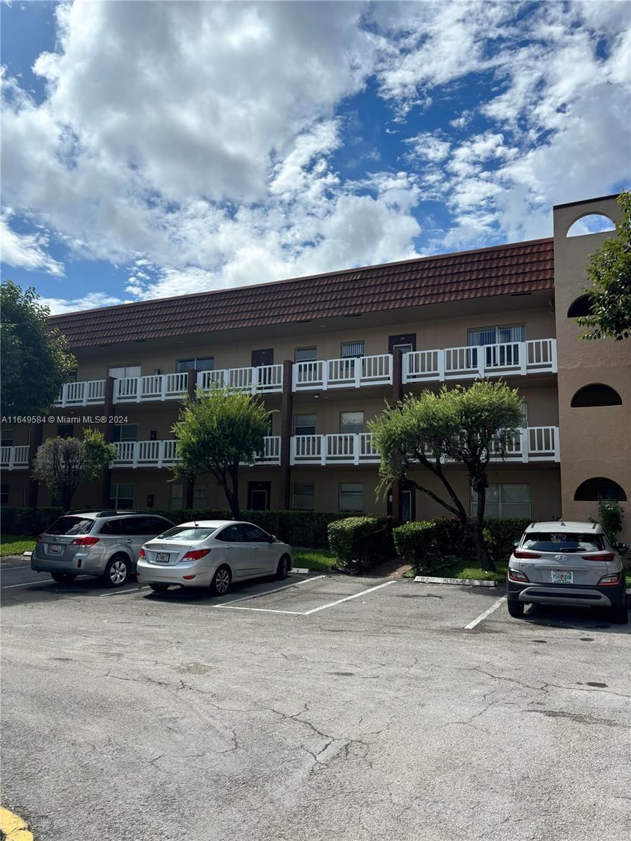 Real estate property located at 9261 Sunrise Lakes Blvd #203, Broward, SUNRISE LAKES 97 CONDO, Sunrise, FL