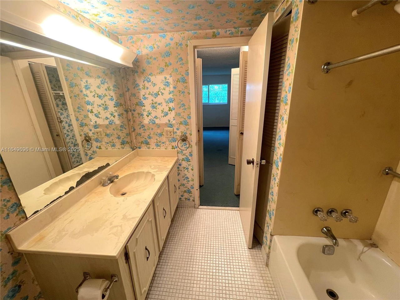 Real estate property located at 3000 5th Ter #310-A, Broward, River Manor Condo, Wilton Manors, FL