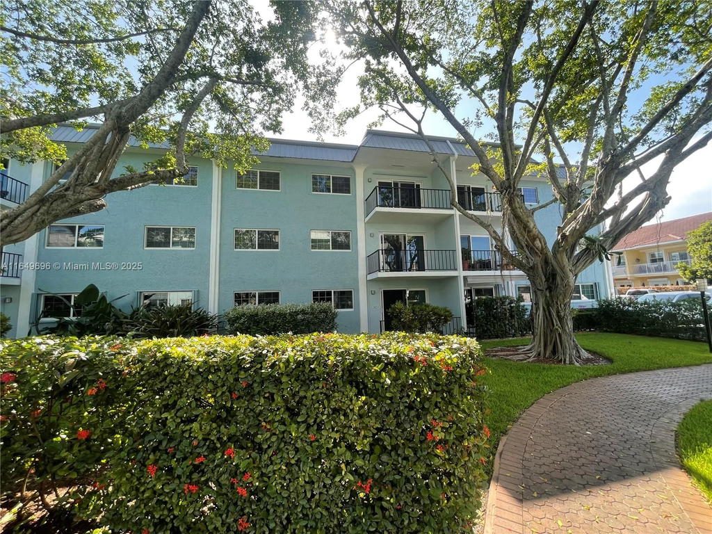 Real estate property located at 3000 5th Ter #310-A, Broward, River Manor Condo, Wilton Manors, FL