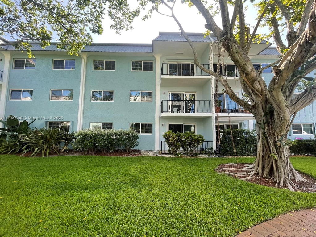 Real estate property located at 3000 5th Ter #310-A, Broward, River Manor Condo, Wilton Manors, FL