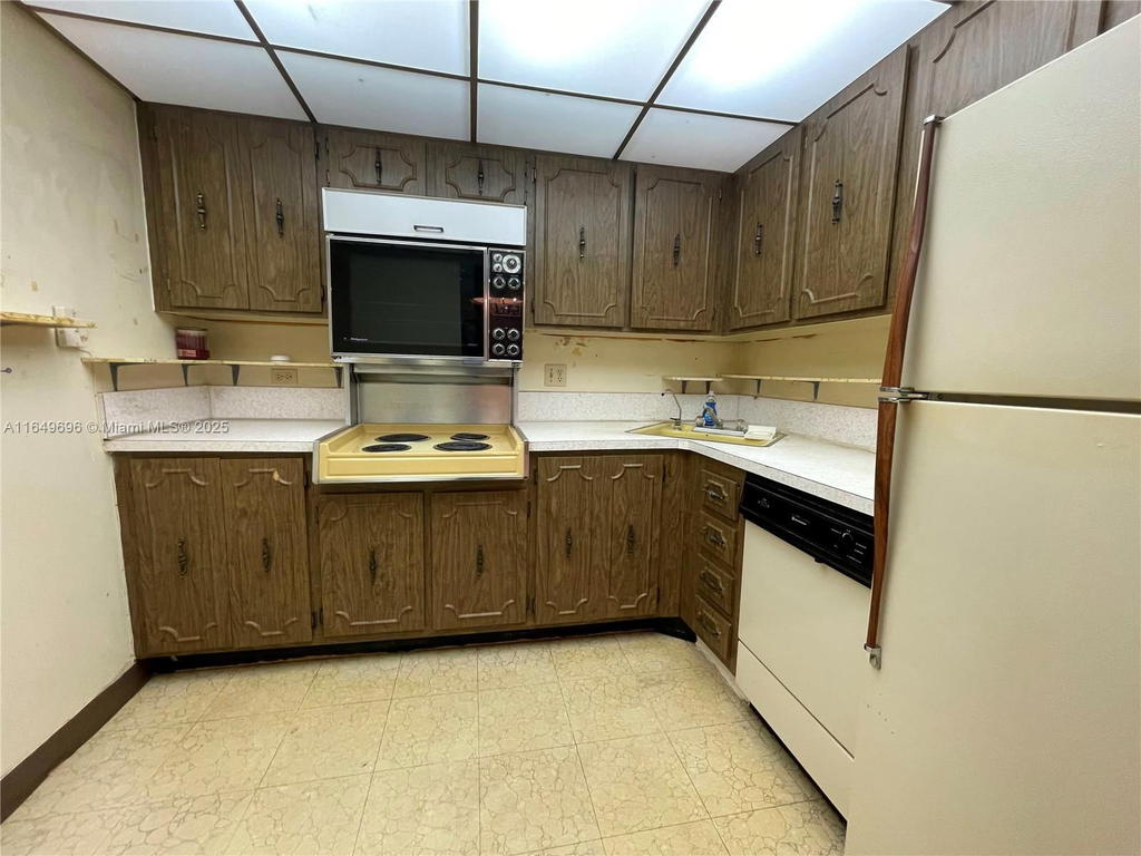 Real estate property located at 3000 5th Ter #310-A, Broward, River Manor Condo, Wilton Manors, FL