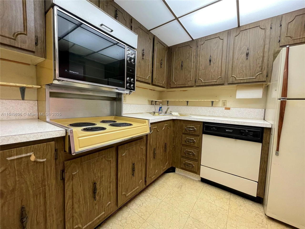 Real estate property located at 3000 5th Ter #310-A, Broward, River Manor Condo, Wilton Manors, FL
