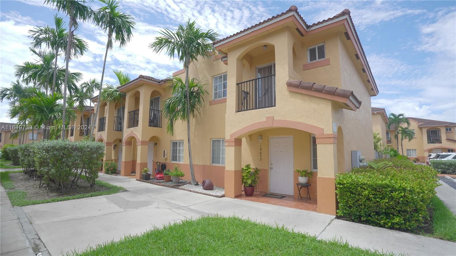 Real estate property located at 10652 87th Ct #10652, Miami-Dade, GARDENGATE TOWNHOMES I CO, Hialeah Gardens, FL