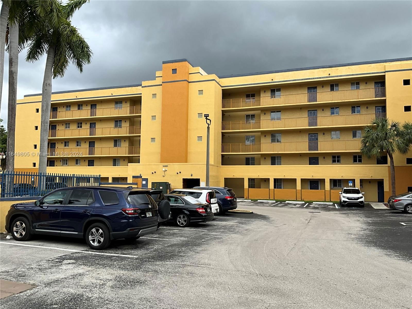 Real estate property located at 14931 82nd Ln #18-405, Miami-Dade, WATERVIEW CONDO, Miami, FL