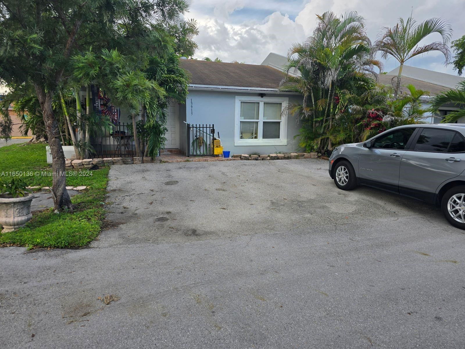 Real estate property located at 13915 56th Ln #13915, Miami-Dade, EVERGREEN HOMES VILLAS, Miami, FL