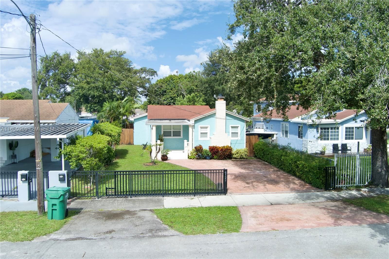 Real estate property located at 8522 14th Ct, Miami-Dade, CORR PL OF FERNVILLE PK, Miami, FL