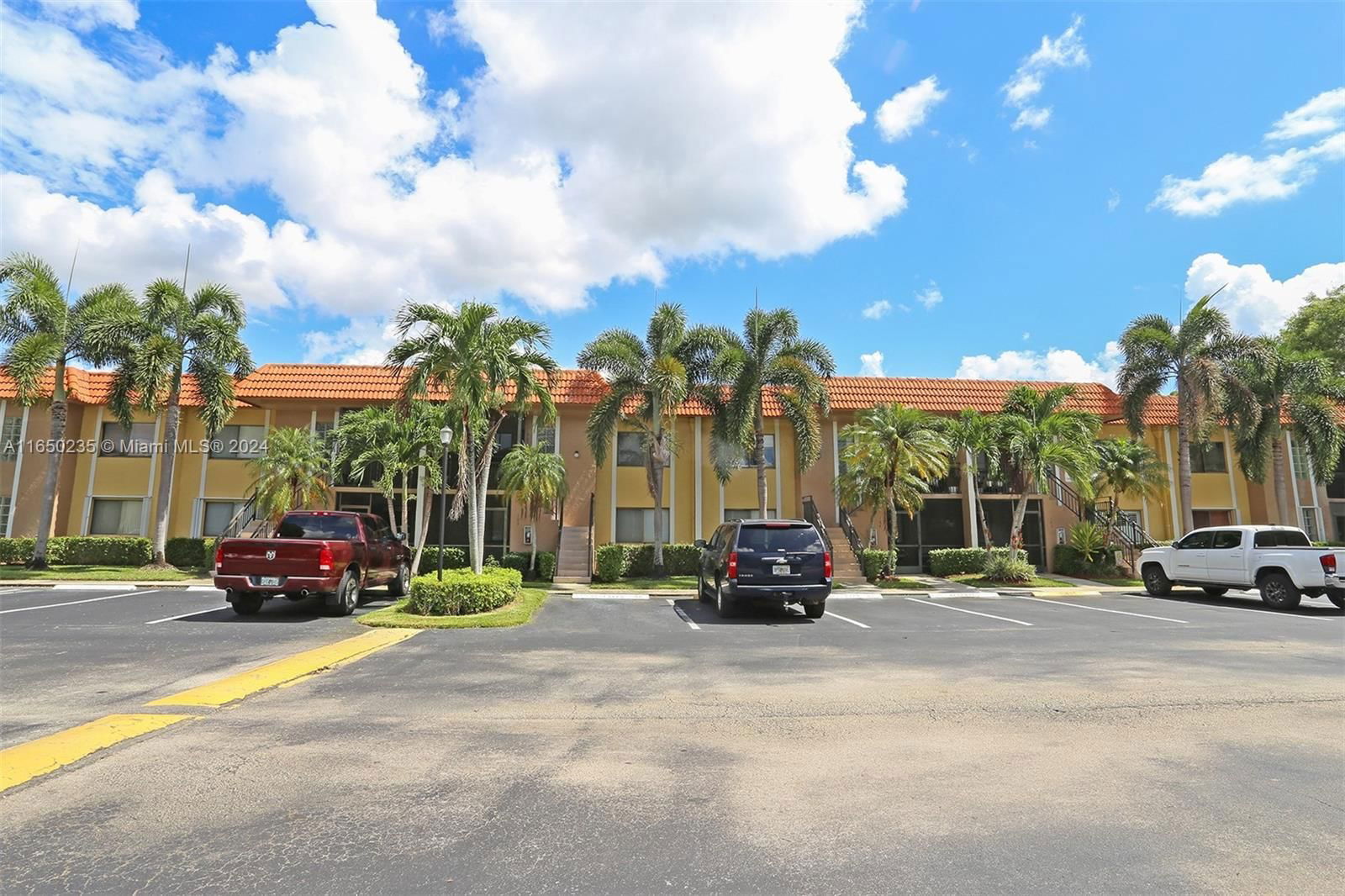 Real estate property located at 437 LAKEVIEW DR #102, Broward, RACQUET CLUB APARTMENTS A, Weston, FL