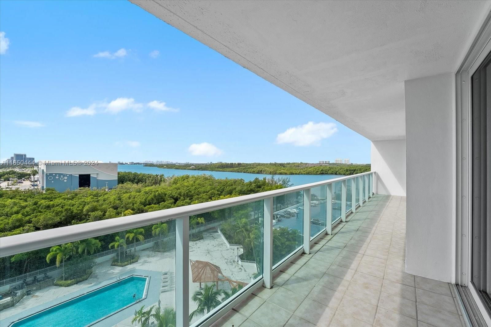 Real estate property located at 100 Bayview Dr #924, Miami-Dade, ARLEN HOUSE EAST CONDO, Sunny Isles Beach, FL