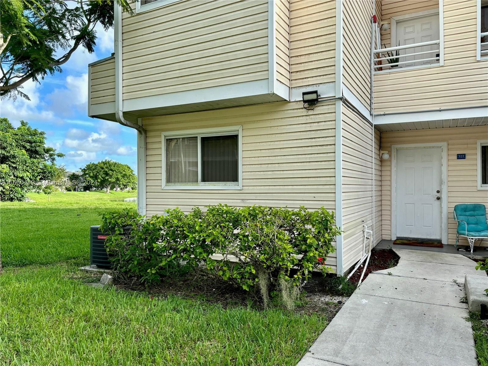 Real estate property located at 3449 44th St #101, Broward, SUMMER LAKE, Oakland Park, FL