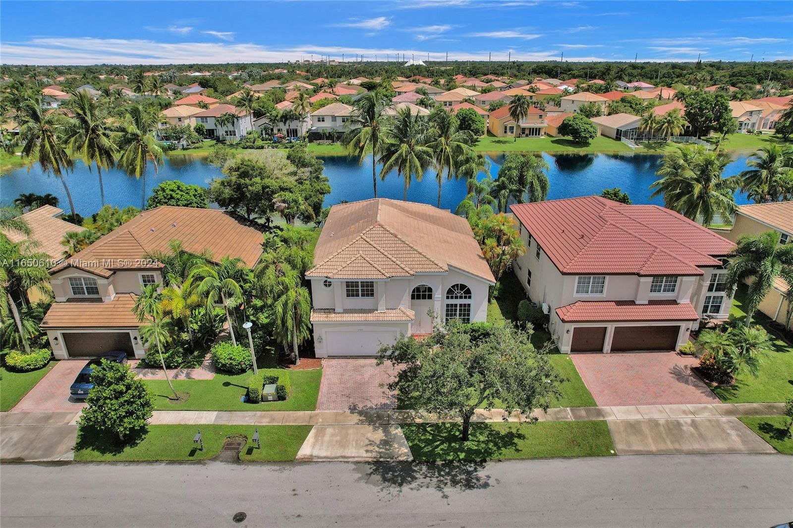 Real estate property located at 17431 35th St, Broward, SILVER LAKES PHASE III RE, Miramar, FL