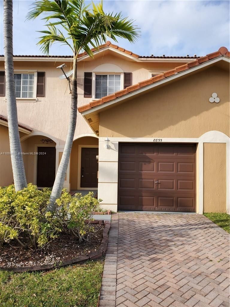 Real estate property located at 8855 Isles Cir, Broward, WOODLAND VILLAS 1ST ADD, Tamarac, FL