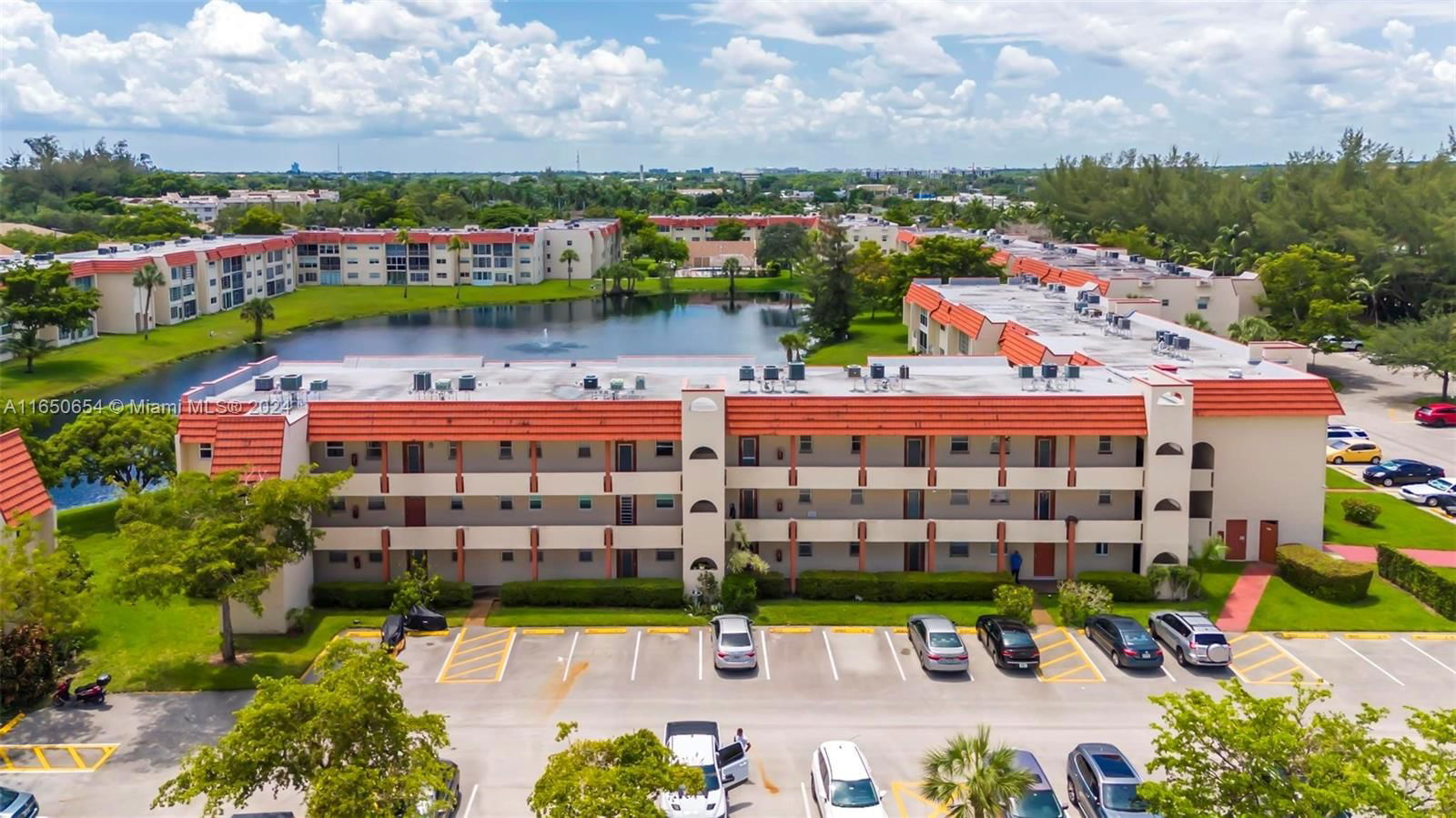 Real estate property located at 2750 Sunrise Lakes Dr #205, Broward, SUNRISE LAKES 6 CONDO, Sunrise, FL