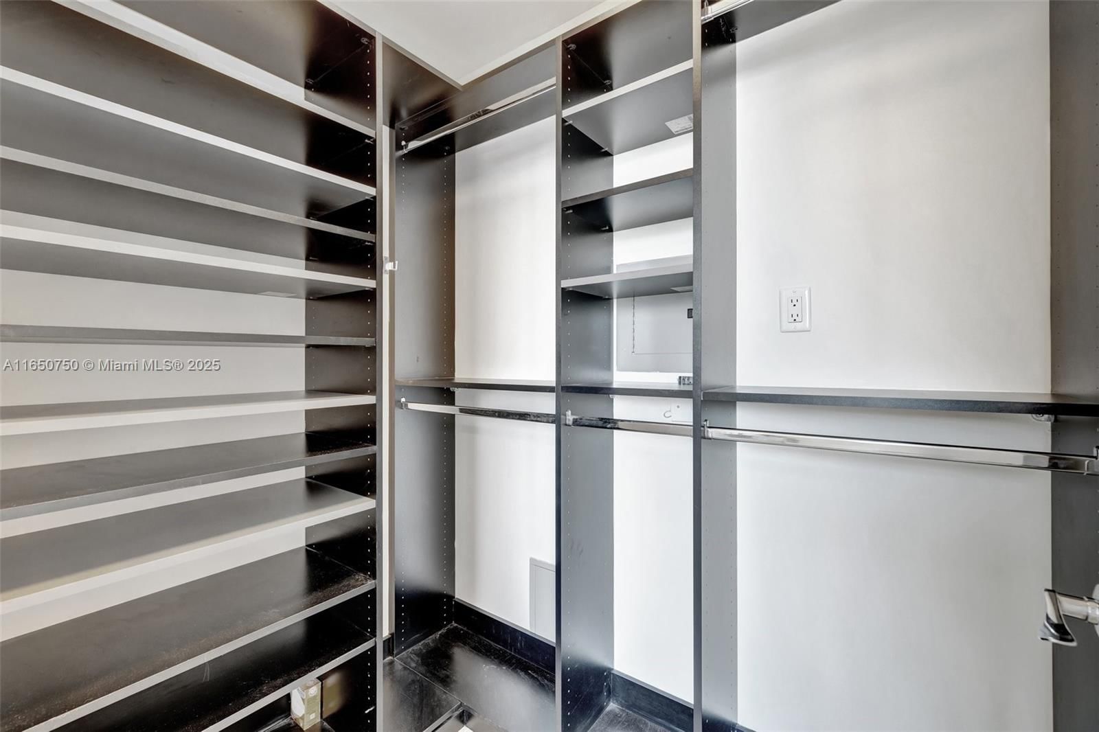 Real estate property located at 315 3rd Ave #1505, Broward, Strada 315 Condo, Fort Lauderdale, FL