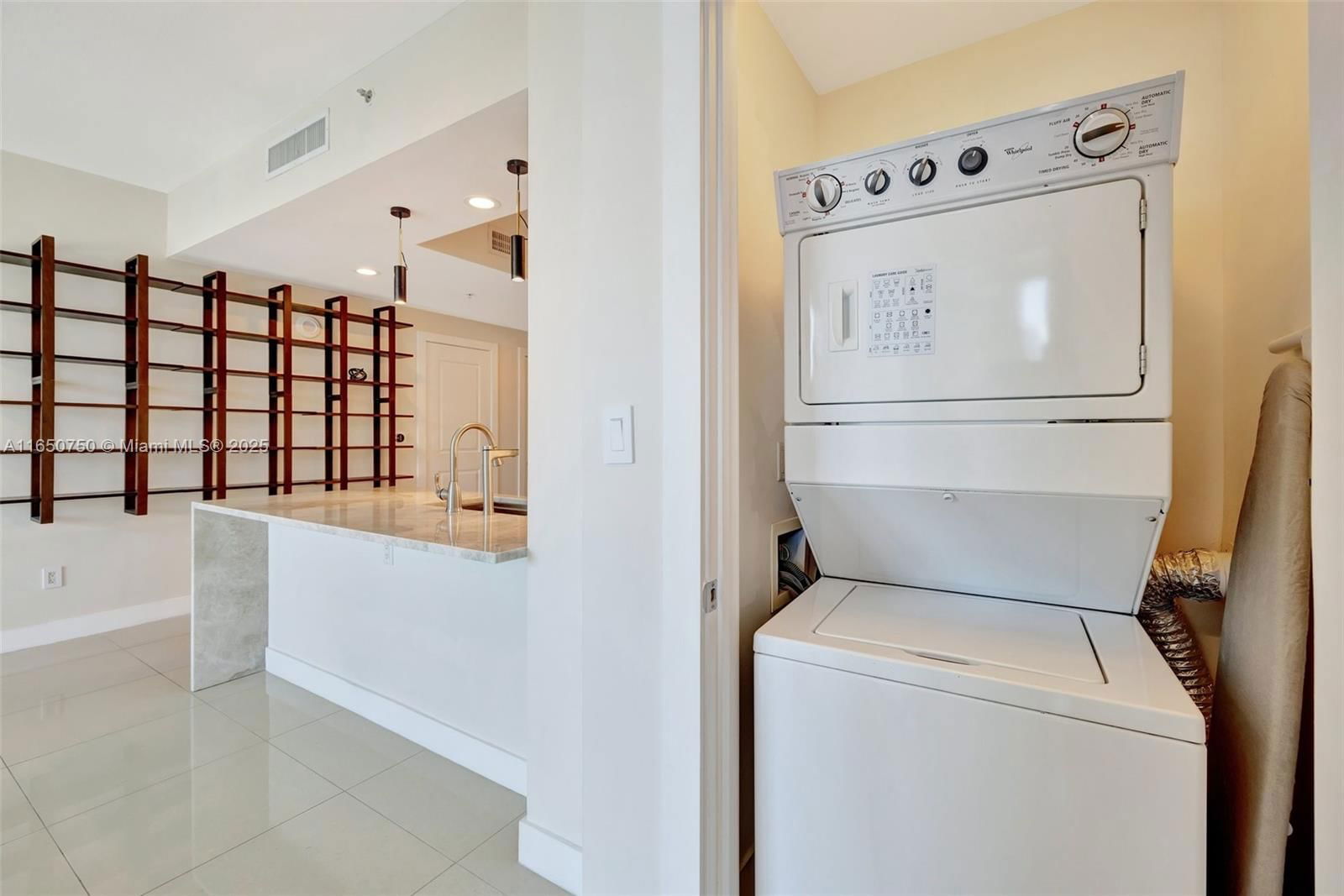 Real estate property located at 315 3rd Ave #1505, Broward, Strada 315 Condo, Fort Lauderdale, FL