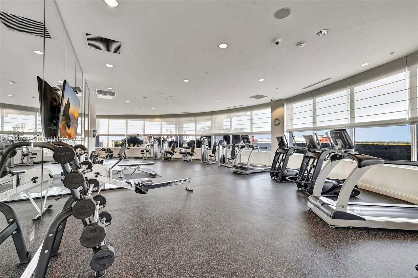 Real estate property located at 315 3rd Ave #1505, Broward, Strada 315 Condo, Fort Lauderdale, FL