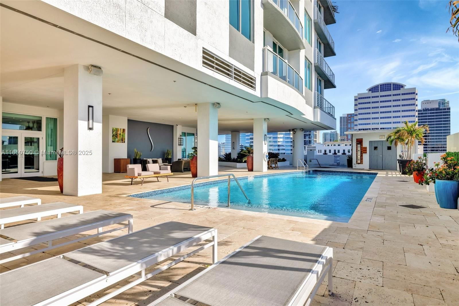 Real estate property located at 315 3rd Ave #1505, Broward, Strada 315 Condo, Fort Lauderdale, FL